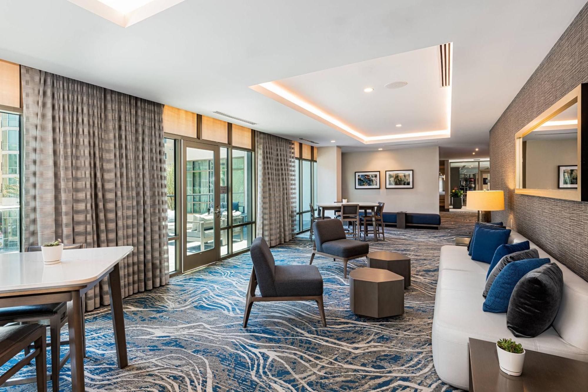 Hotel Courtyard By Marriott Angeles