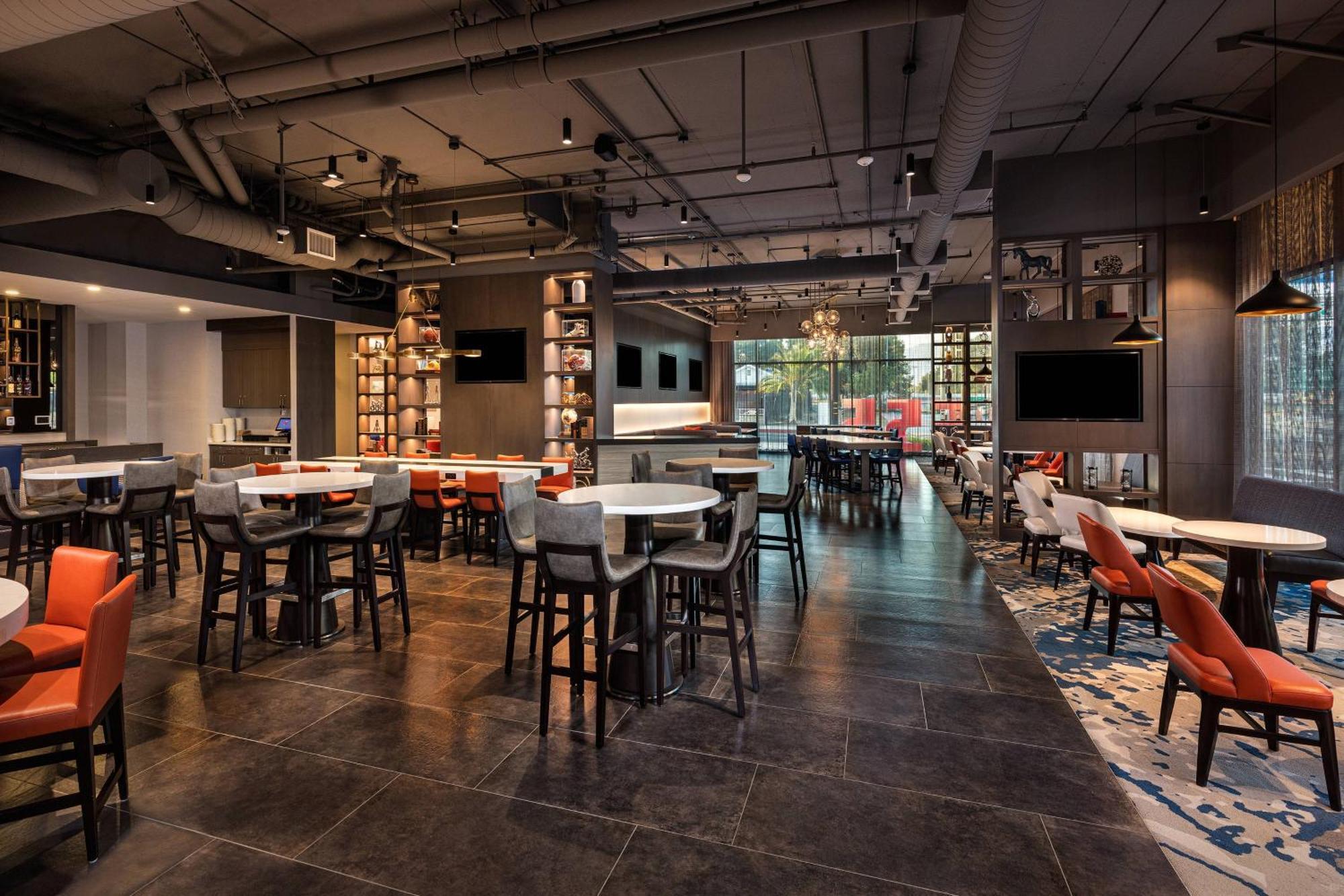 Courtyard By Marriott Angeles Hotel 3*