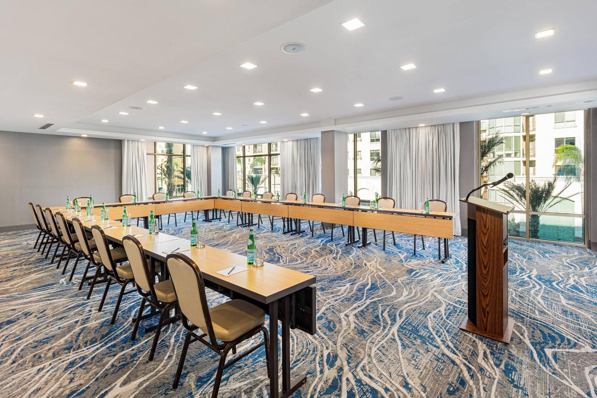 Courtyard By Marriott Angeles